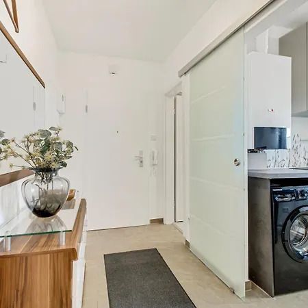 Valley Apartment: Luxury - Free Parking - Bathtub Apartment *